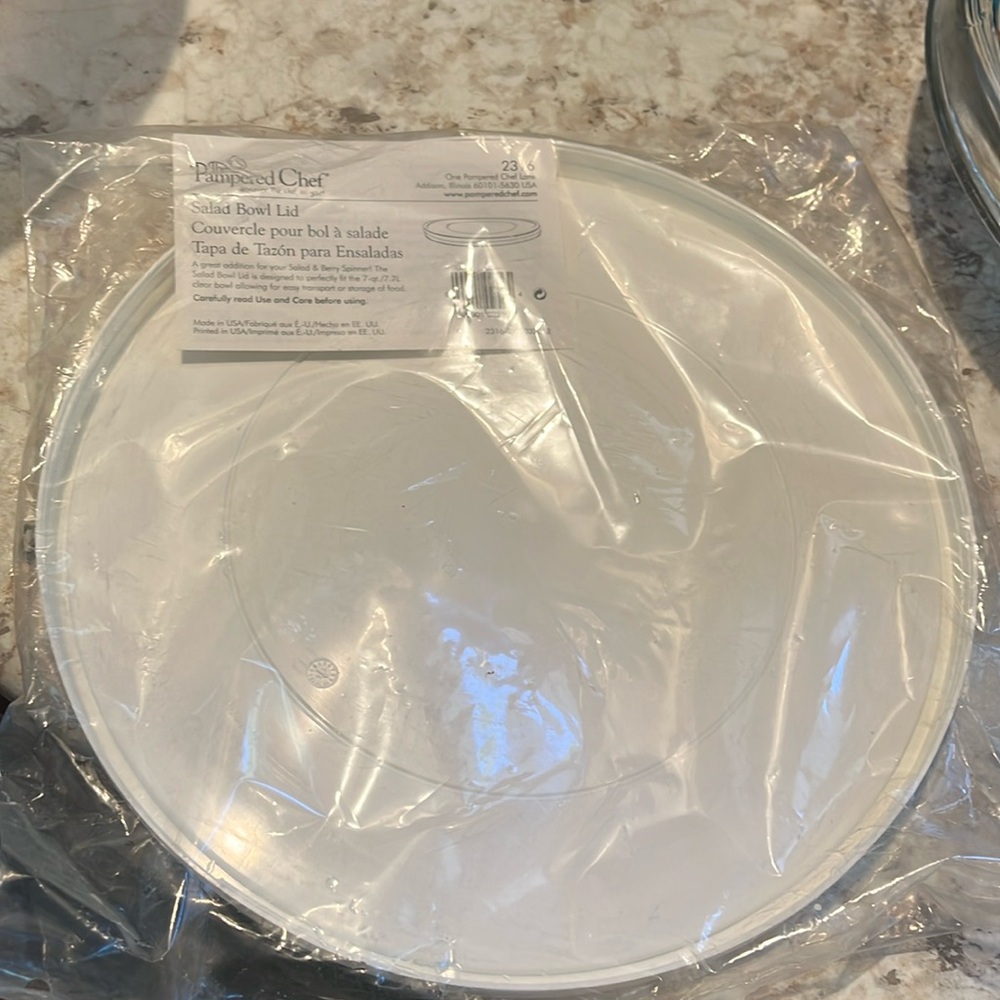 NWT pampered chef salad bowl lid # 2316 for chef salad and berry spinner bowl